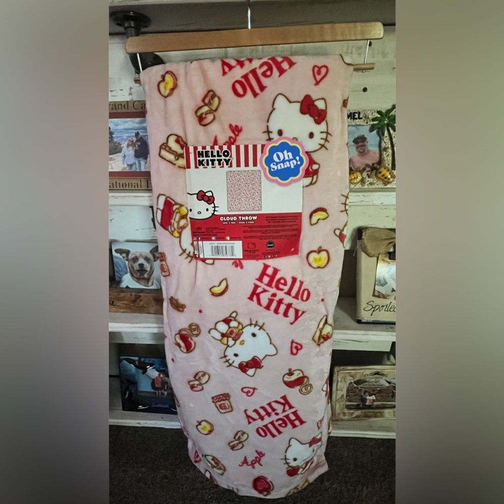Hello  kitty  throw
